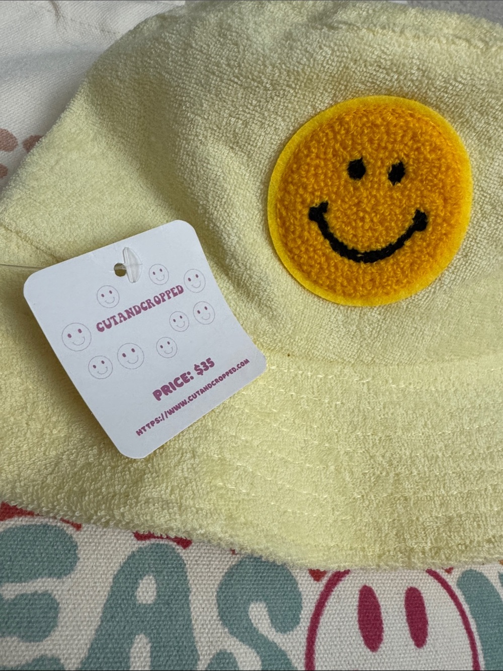 CUTANDCROPPED Smiley Face Bucket Hat and Tote set NEW - Picture 6 of 14